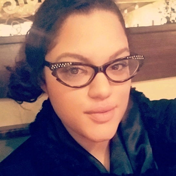 Meet your Posher, Taylor - Picture 1 of 1